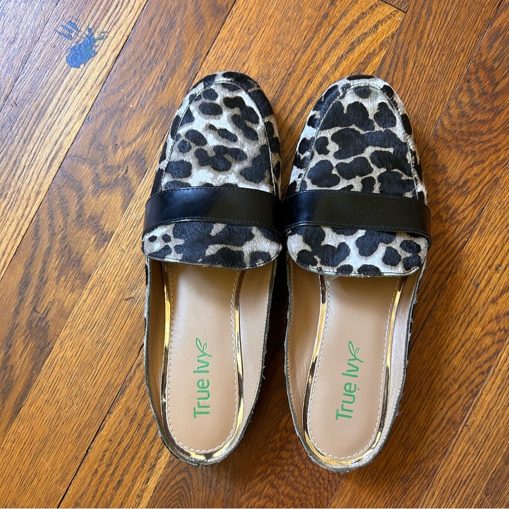 True Ivy Addison calf hair leopard print round toe mules size 8
